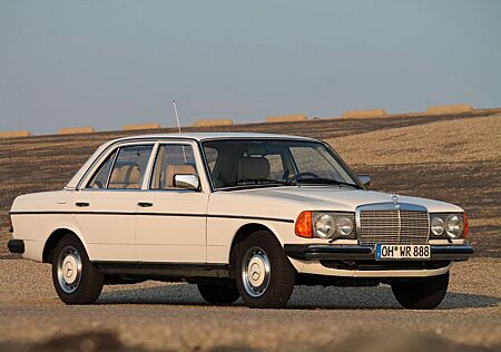 Mercedes-Benz 230