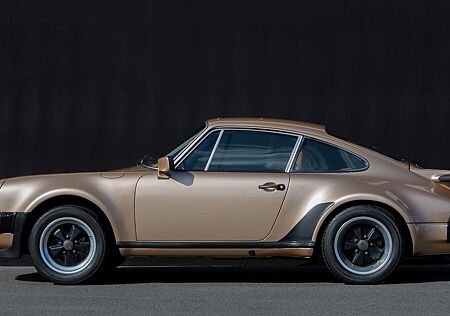 Porsche 930