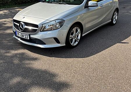 Mercedes-Benz A 180 - 122ps Vollleder