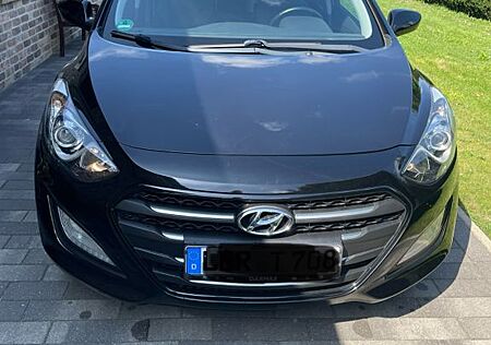 Hyundai i30 blue 1.6 CRDi 81kW Trend DCT Trend