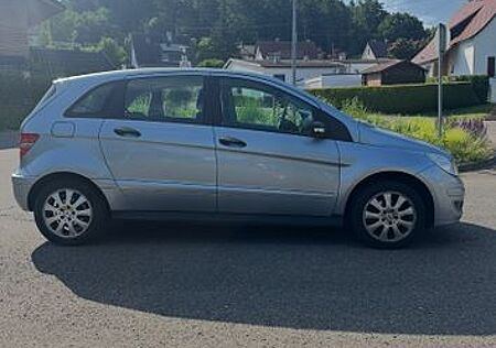 Mercedes-Benz B 170 -