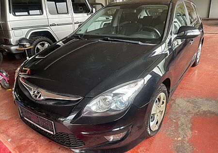 Hyundai i30 Classic* 1 Fahrzeughalter*Klimaanlage