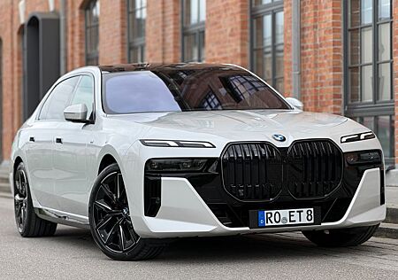 BMW 740d xDrive M Sport*PanoSkyLounge*Bowers&Wilkins