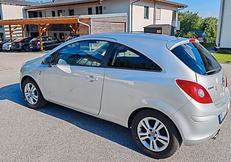 Opel Corsa 1.4 TEMPOMAT LENKRADHEIZUNG ANHGK