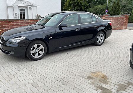 BMW 523i -