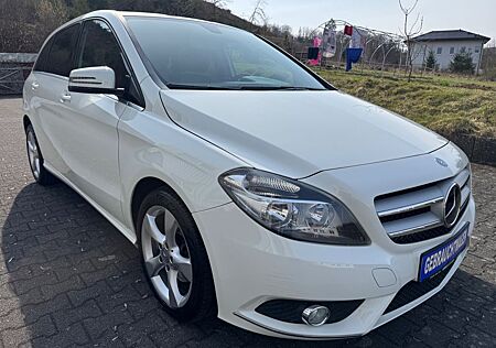 Mercedes-Benz B 180 -Teilleder-Scheckheft-1 Hand-Tüv/Au neu-