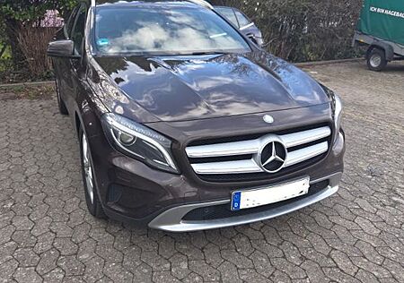 Mercedes-Benz GLA 220 CDI 4MATIC DCT -