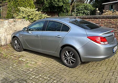 Opel Insignia 1.8 Design Edition