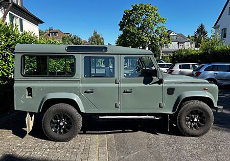 Land Rover Defender 110 TD4 Station Wagon E - Top Zustand