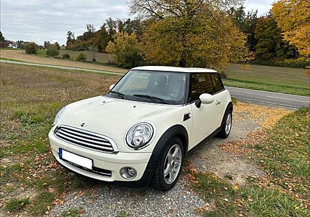 Mini Cooper - Pepper White mit Panoramaschiebedach