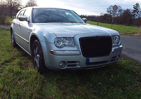Chrysler 300C Touring 3.5 V6 AWD LPG Autom. silber, Leder