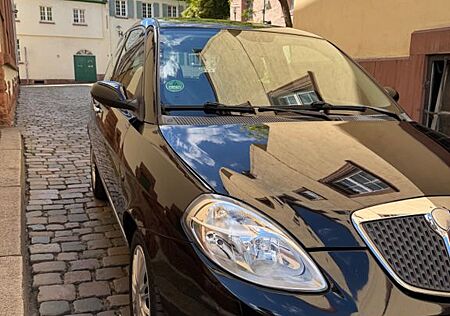 Lancia Ypsilon 1.4 8v - TÜV NEU - ZR NEU