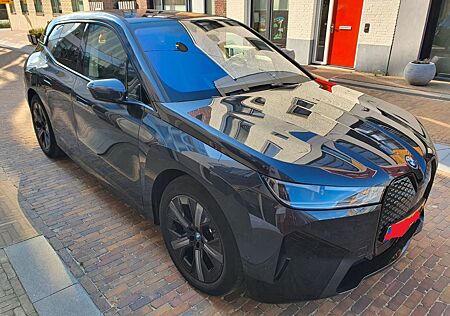 BMW iX xDrive40 -