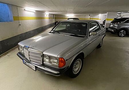 Mercedes-Benz 280 Mercedes Benz W123 CE