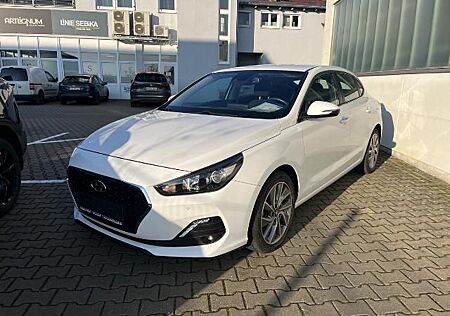 Hyundai i30 Fastback 1.4 T-GDI Style - Navi - RFK - Temp
