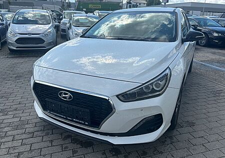 Hyundai i30 gebraucht kaufen Hyundai i30 YES! Plus *Automatik*Kamera*Navi