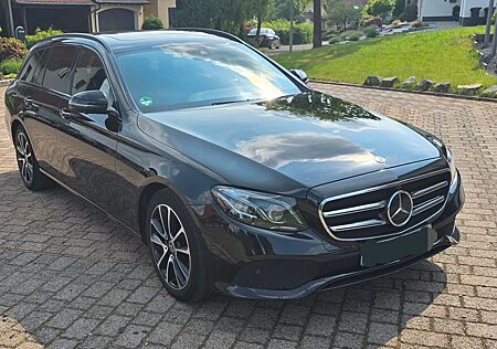 Mercedes-Benz E 220 d T Autom. -