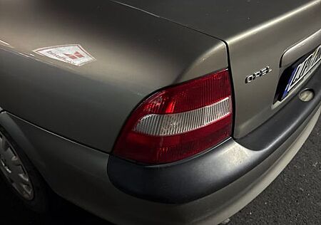 Opel Vectra 1.8_1.6V