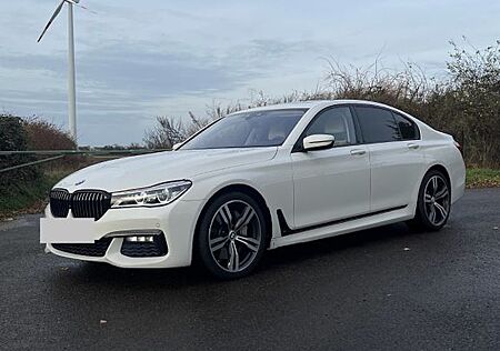 BMW 750i - XDrive Weiß + inklusive Service