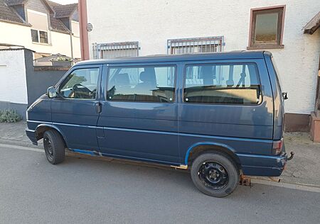 VW T4 Caravelle Volkswagen 2,5-l-Otto Automatik Standard