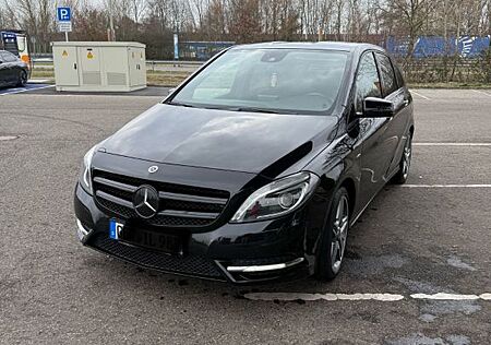 Mercedes-Benz B 200 CDI - AMG - Night Paket