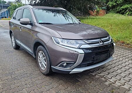 Mitsubishi Outlander 2.2 DI-D 4WD Automatik SUV-Star+ 1. Hd