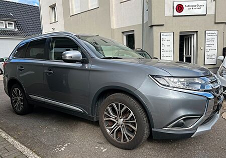 Mitsubishi Outlander 4WD Kamera 7 Sitze Autom. Tüv 10.2026*