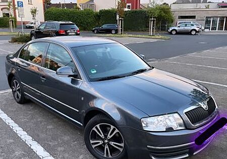 Skoda Superb 2.0 Long Version