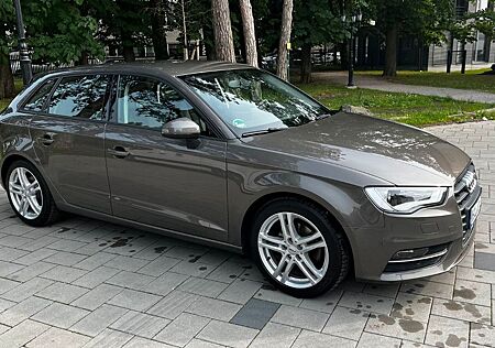 Audi A3 1.4 TFSI cod u S tronic Ambiente Sportb. ...