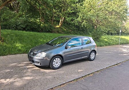 VW Golf Volkswagen 1.6 FSI Comfortline Automatik