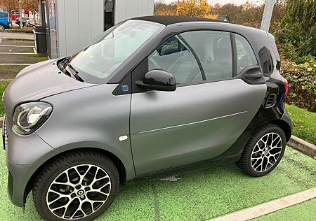 Smart ForTwo coupé 60kW EQ 22KW Lader Navi Kamera SHZ