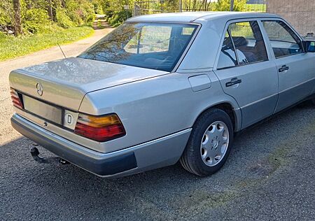 Mercedes-Benz 230