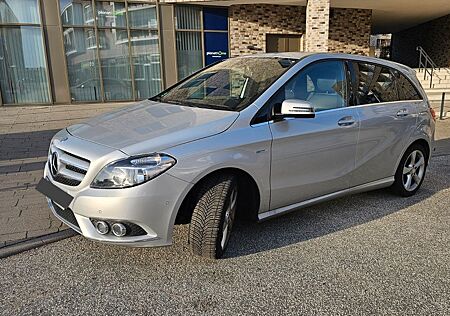Mercedes-Benz B 180 -