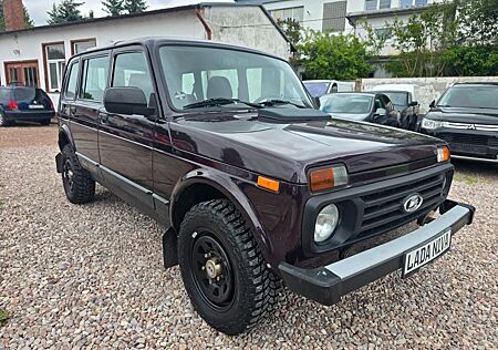 Lada Niva Urban*AHK*4x4*CD Radio*1 Hand*Tüv neu*