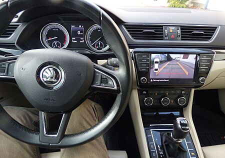 Skoda Superb L&K 4x4 Standhz, Pano, Leder 4x Sitzhz.