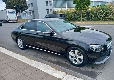 Mercedes-Benz E 200 4MATIC Autom. -