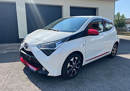 Toyota Aygo (X) Aygo (X) 1,0-l-VVT-i x-play connect x-play c...