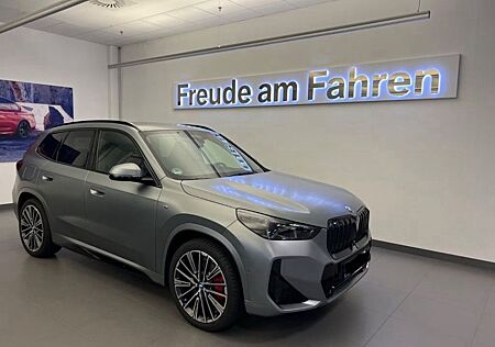 BMW iX1 xDrive30 - M Sportpaket Pro - AHK - Vollaus.