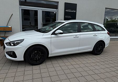 Hyundai i30 i 30 1.5 M/T cw Pure