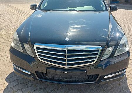 Mercedes-Benz E 250 CDI 4MATIC BlueEFF. AVANTG. Autom. AVA...