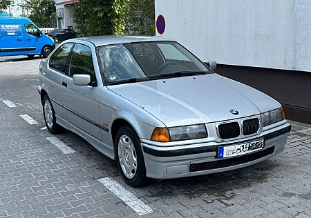 BMW 316i Compact Exclusiv Edition *Wenig KM*KLIMA