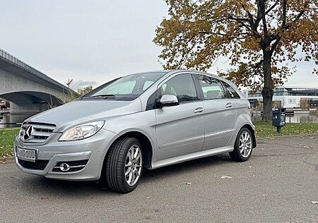 Mercedes-Benz B 200 - Sportpaket, Autom., neuw. Winterräder!