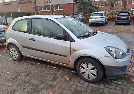Ford Fiesta 1,3 wenig KM, 1 Halter, unfallfrei 8-Fach