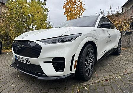 Ford Mustang Mach-E GT AWD / 487 PS