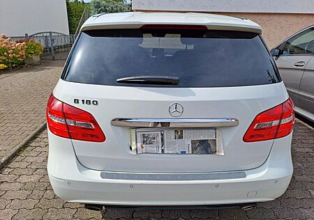 Mercedes-Benz B 180 -