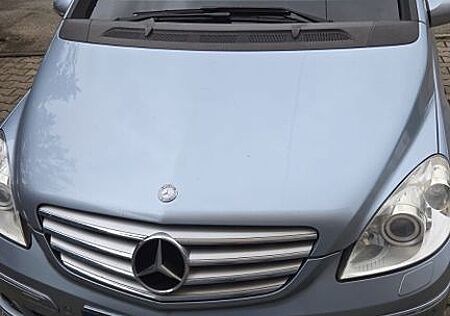 Mercedes-Benz B 200 -