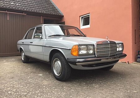 Mercedes-Benz 240