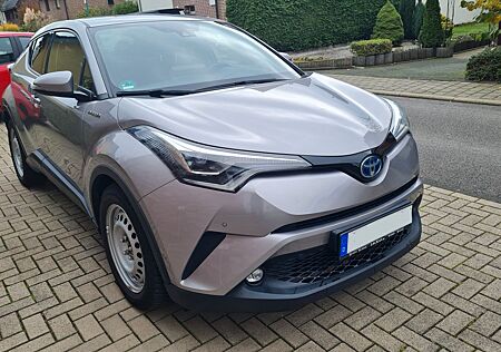 Toyota C-HR 1.8-l-VVTi Hybrid Team Deutschland Team...