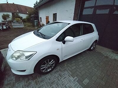 Toyota Auris 1,6-l-Valvematic, 2 Hand, 8-Fach Bereift