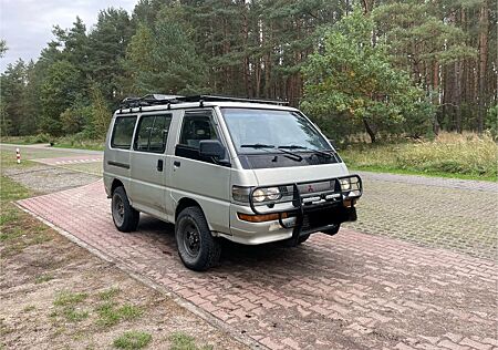 Mitsubishi L300 2.5TD 4x4 Bus